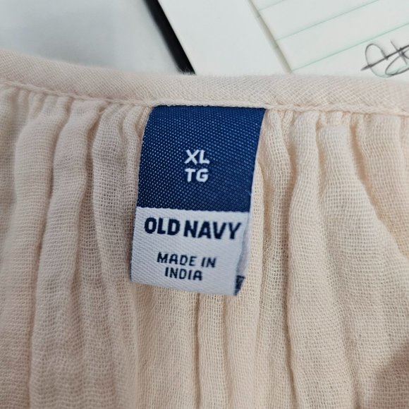 100% Cotton Made in India Old Navy top kin size XL, with embroidered detail - Picture 3 of 5